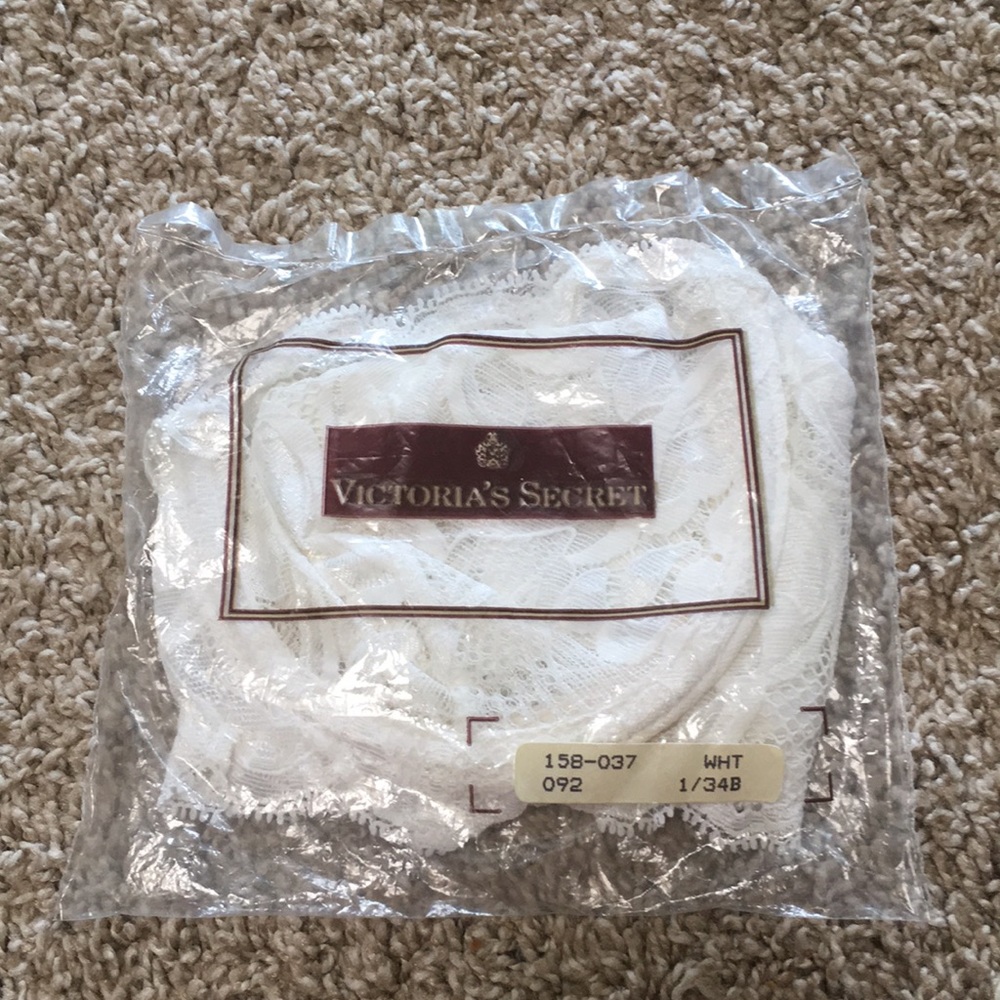 Vintage (‘92) Victoria’s Secret Strapless Lace Bra